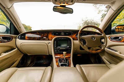 Lot 16 - 2003 Jaguar XJ8 4.2 V8 SE