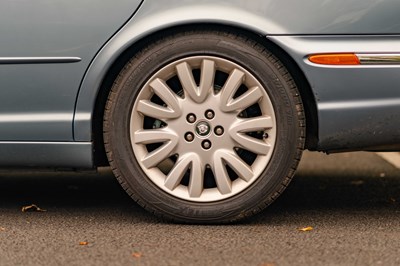 Lot 16 - 2003 Jaguar XJ8 4.2 V8 SE