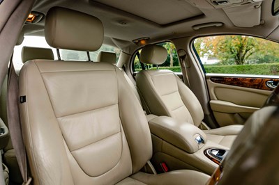 Lot 16 - 2003 Jaguar XJ8 4.2 V8 SE