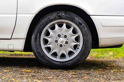 Lot 3 - 1996 Mercedes-Benz SL 320