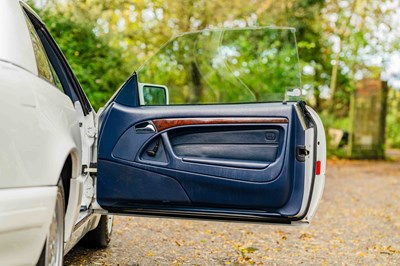 Lot 3 - 1996 Mercedes-Benz SL 320