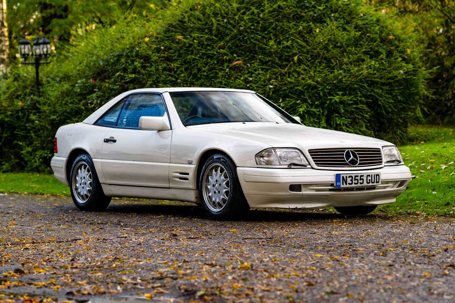 Lot 3 - 1996 Mercedes-Benz SL 320