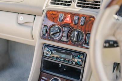 Lot 10 - 2000 Mercedes CLK230 Elegance