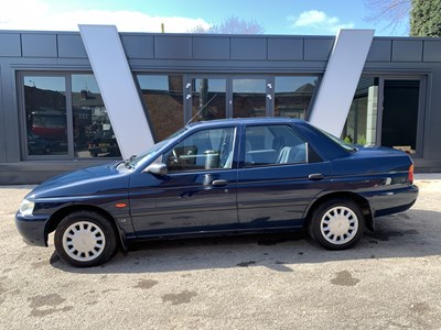 Lot 64 - 1996 Ford Escort 16v