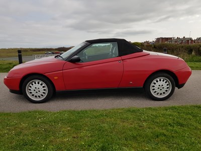 Lot 17 - 1997 Alfa Romeo Spider 2.0 T-Spark