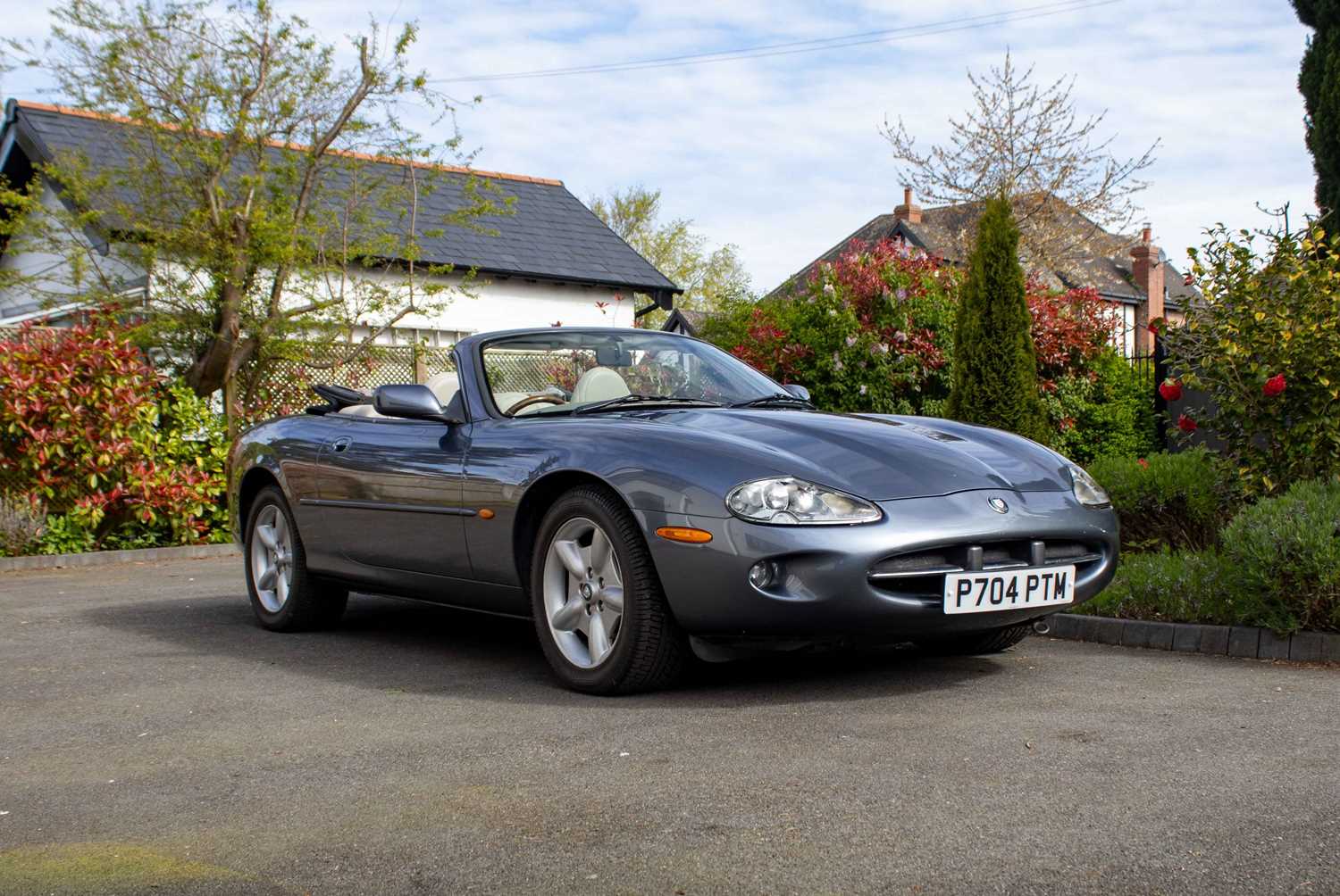 Lot 58 - 1997 Jaguar XK8 Convertible