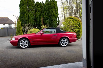 Lot 60 - 1997 Mercedes 320SL