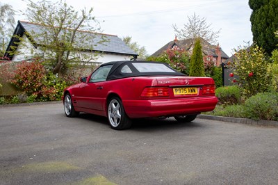 Lot 60 - 1997 Mercedes 320SL