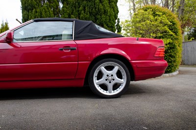 Lot 60 - 1997 Mercedes 320SL