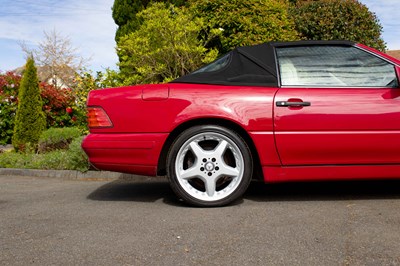 Lot 60 - 1997 Mercedes 320SL