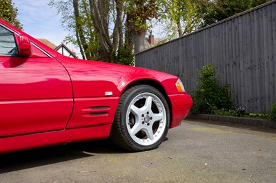 Lot 60 - 1997 Mercedes 320SL