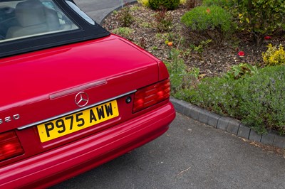 Lot 60 - 1997 Mercedes 320SL