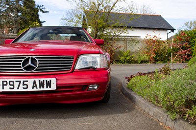 Lot 60 - 1997 Mercedes 320SL