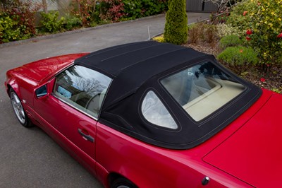 Lot 60 - 1997 Mercedes 320SL