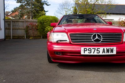 Lot 60 - 1997 Mercedes 320SL