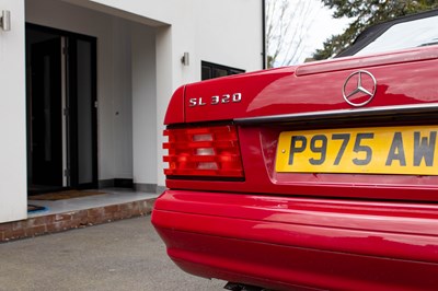 Lot 60 - 1997 Mercedes 320SL