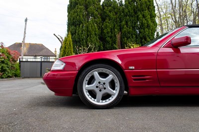 Lot 60 - 1997 Mercedes 320SL