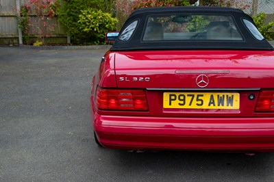 Lot 60 - 1997 Mercedes 320SL