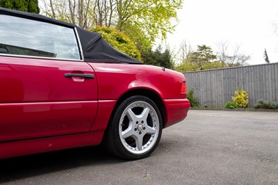 Lot 60 - 1997 Mercedes 320SL