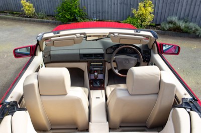 Lot 60 - 1997 Mercedes 320SL
