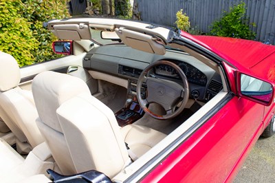 Lot 60 - 1997 Mercedes 320SL