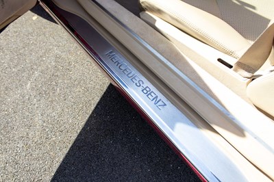 Lot 60 - 1997 Mercedes 320SL