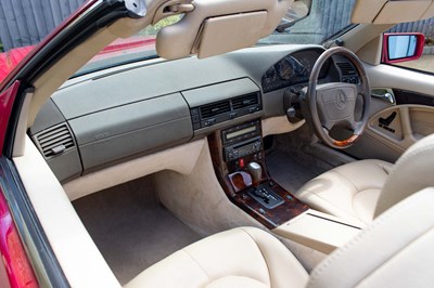 Lot 60 - 1997 Mercedes 320SL