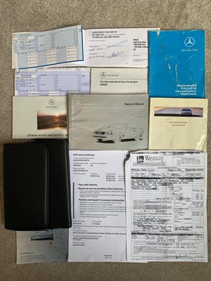 Lot 60 - 1997 Mercedes 320SL