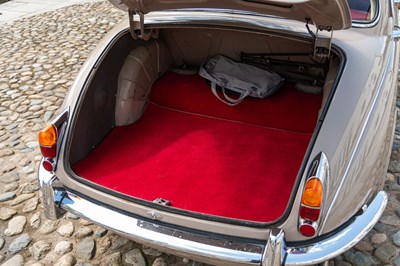 Lot 14 - 1969 Daimler V8 250