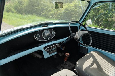 Lot 18 - 1981 Mini Van
