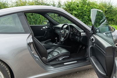 Lot 66 - 2005 Porsche 911 Carrera 2S