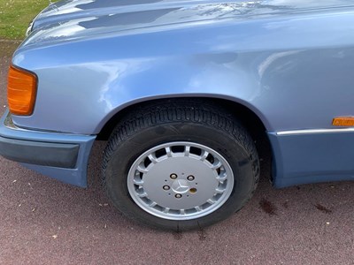 Lot 22 - 1991 Mercedes-Benz 230 E
