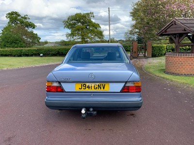 Lot 22 - 1991 Mercedes-Benz 230 E