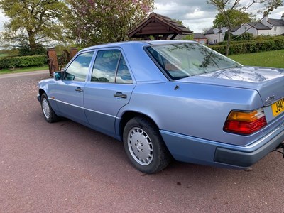 Lot 22 - 1991 Mercedes-Benz 230 E