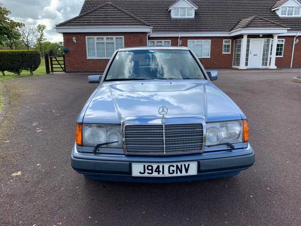 Lot 22 - 1991 Mercedes-Benz 230 E