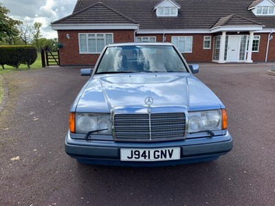 Lot 22 - 1991 Mercedes-Benz 230 E