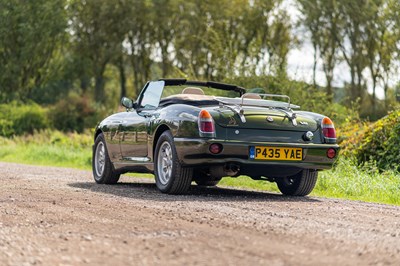 Lot 14 - 1996 MG RV8