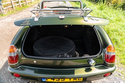 Lot 14 - 1996 MG RV8