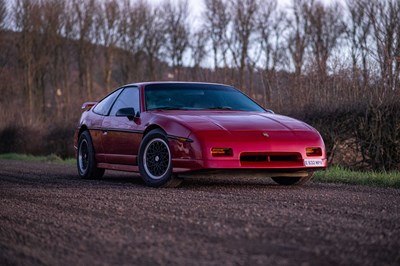 Lot 9 - 1988 Pontiac Fiero GT