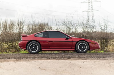 Lot 9 - 1988 Pontiac Fiero GT