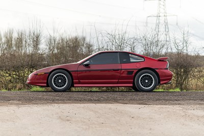 Lot 9 - 1988 Pontiac Fiero GT
