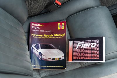 Lot 9 - 1988 Pontiac Fiero GT