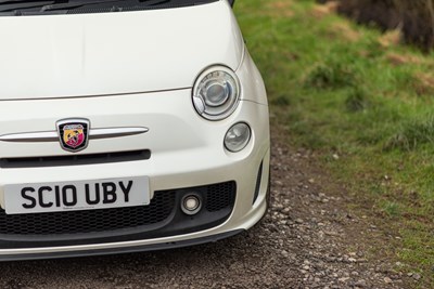 Lot 27 - 2010 Fiat Abarth 500