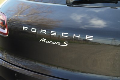 Lot 29 - 2015 Porsche Macan S S-A