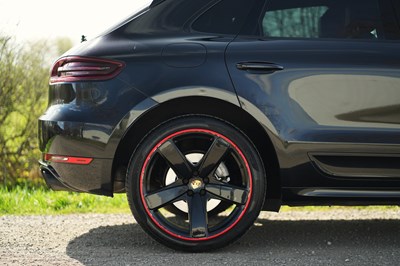 Lot 29 - 2015 Porsche Macan S S-A