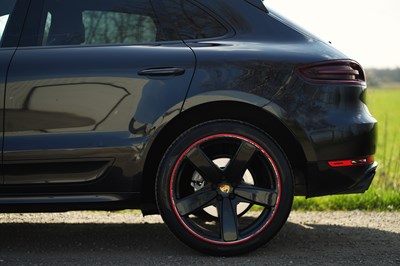 Lot 29 - 2015 Porsche Macan S S-A