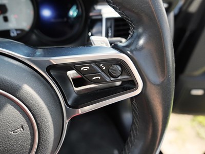 Lot 29 - 2015 Porsche Macan S S-A