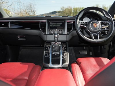 Lot 29 - 2015 Porsche Macan S S-A
