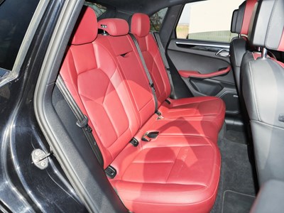 Lot 29 - 2015 Porsche Macan S S-A