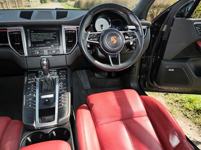 Lot 29 - 2015 Porsche Macan S S-A